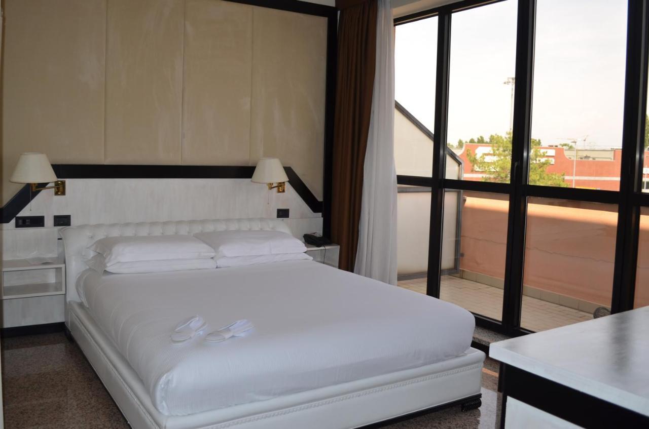 Hotel Diamante Corbetta ภายนอก รูปภาพ